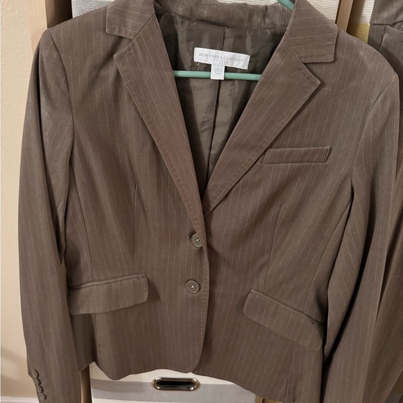 Women’s New York & Company matching brown pin strip suit. - Picture 1 of 4